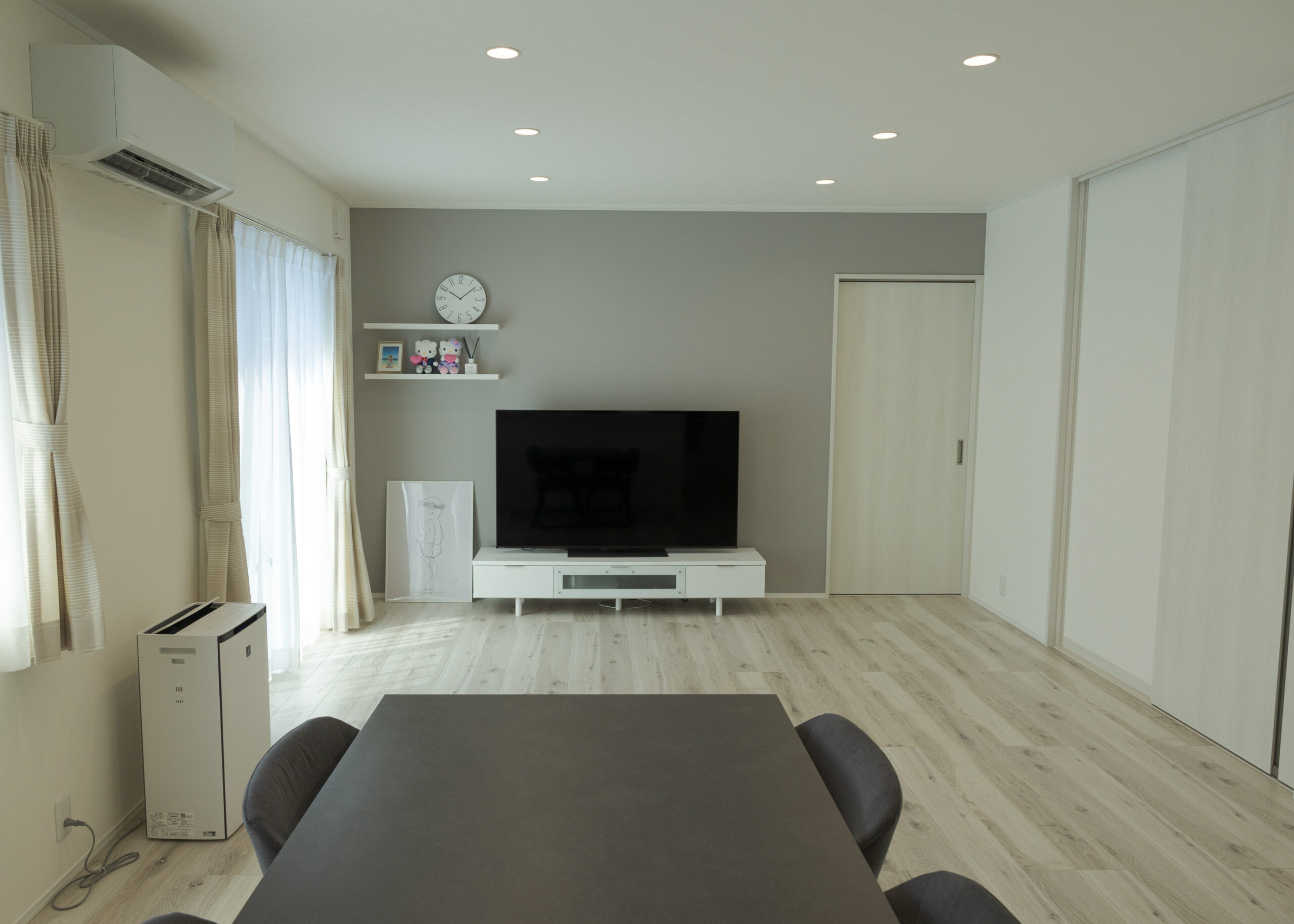 黒×木目が映える、落ち着いたカッコよさのあるおう