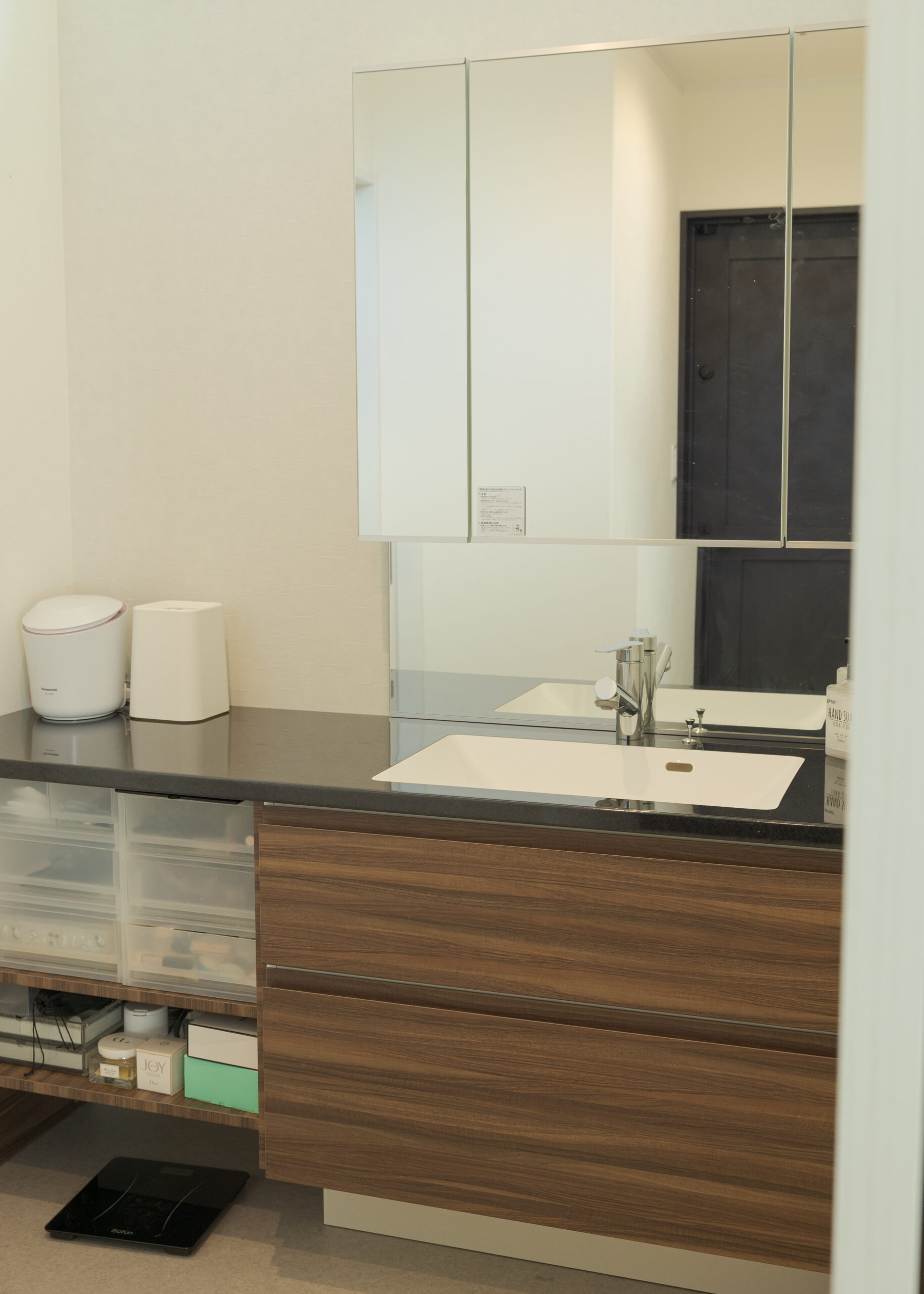 黒×木目が映える、落ち着いたカッコよさのあるおう