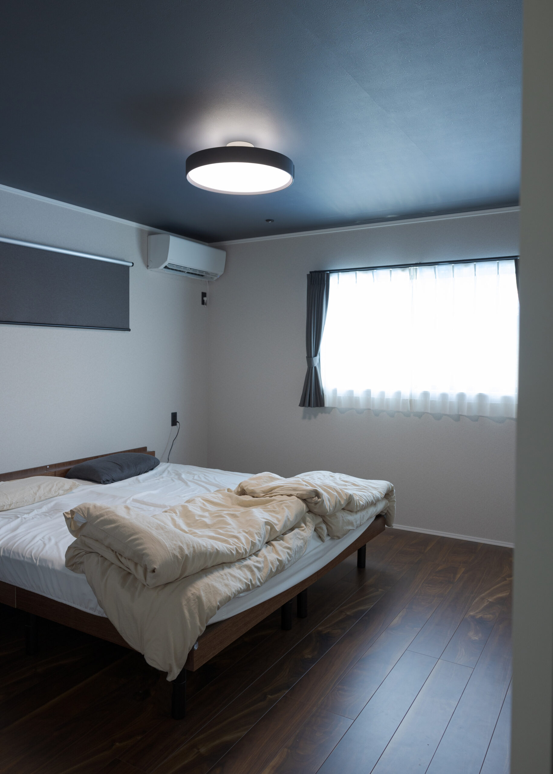 黒×木目が映える、落ち着いたカッコよさのあるおう