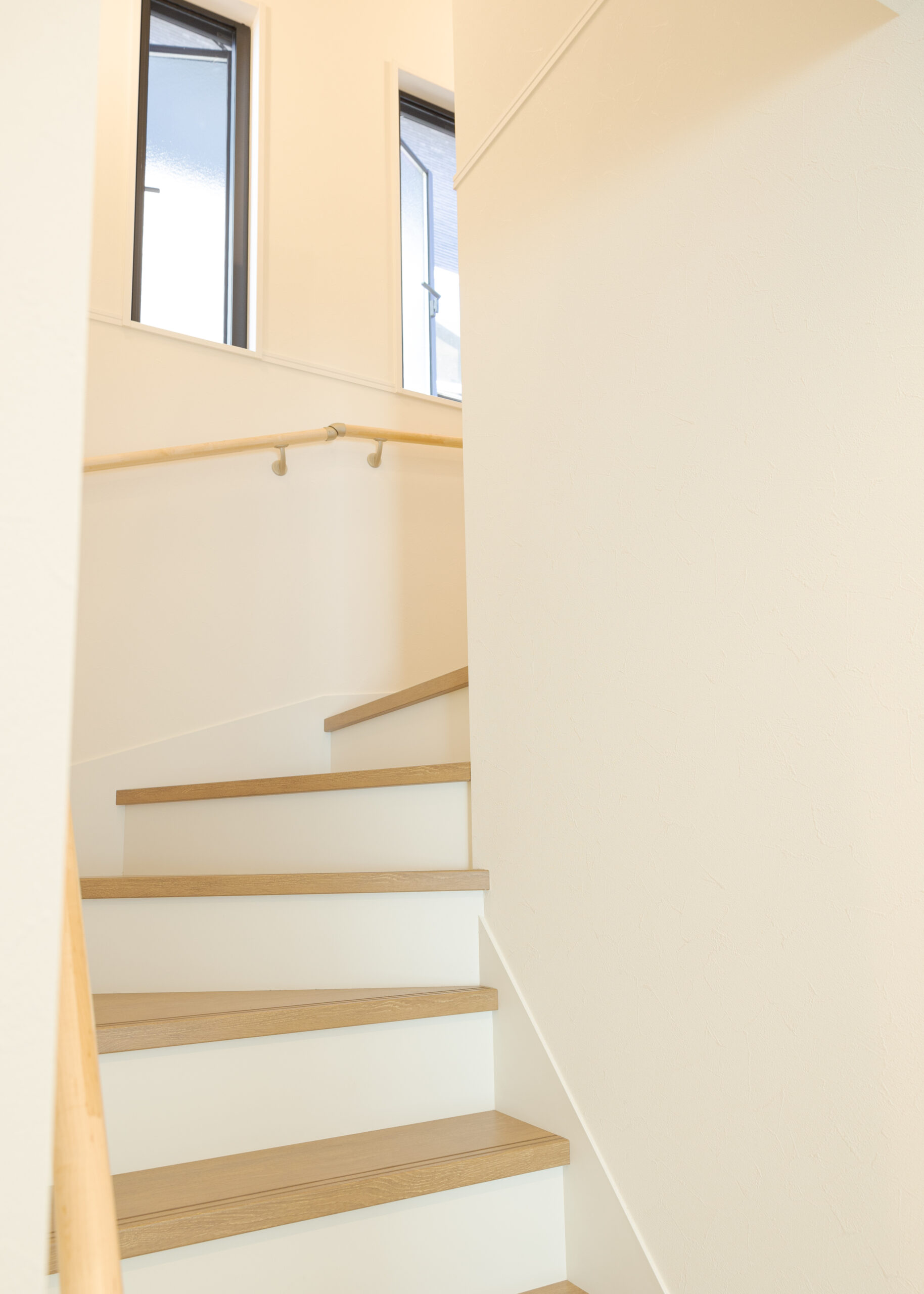 黒×木目が映える、落ち着いたカッコよさのあるおう