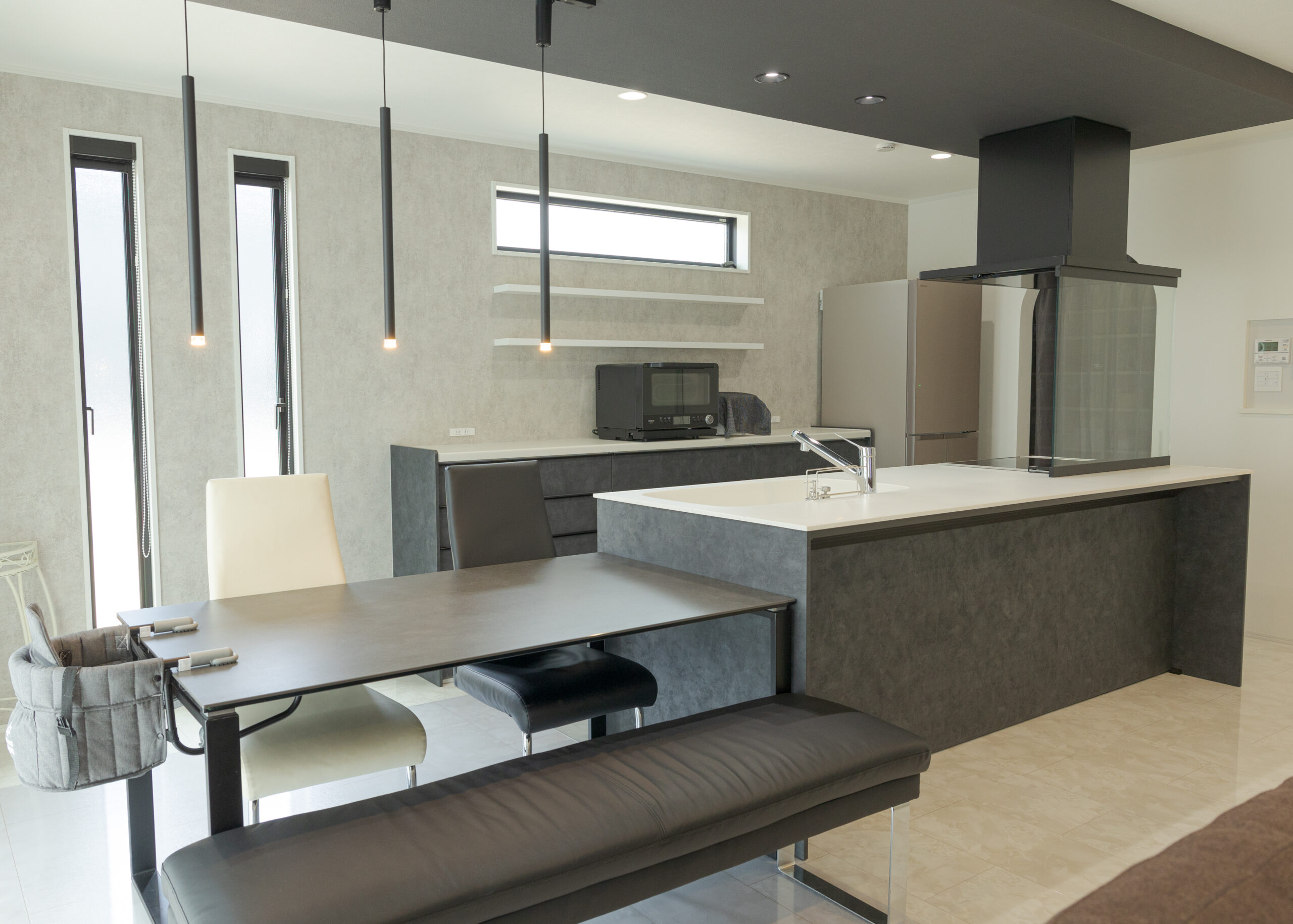 グレートーンでまとめた、洗練のホテルライク空間