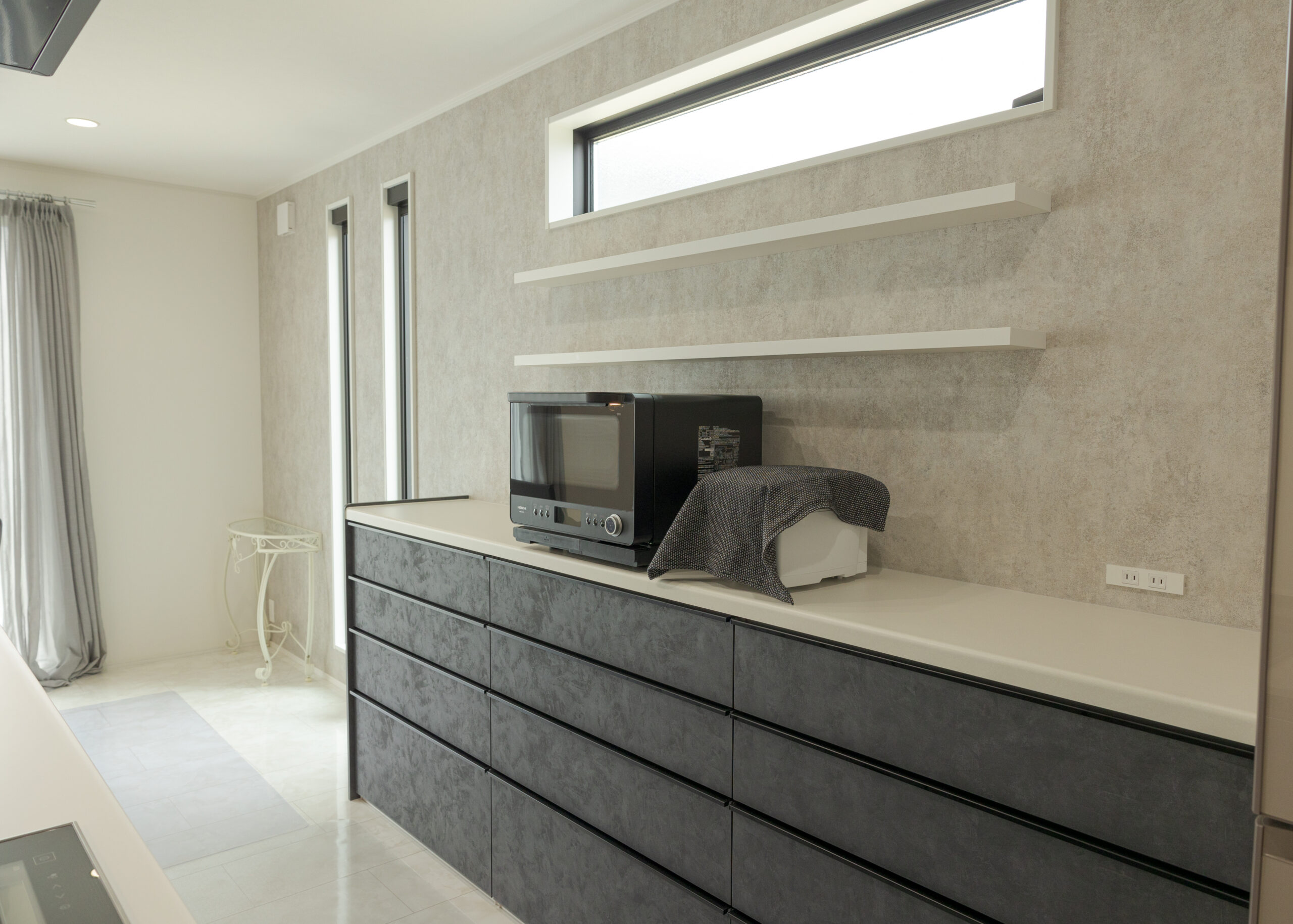 グレートーンでまとめた、洗練のホテルライク空間