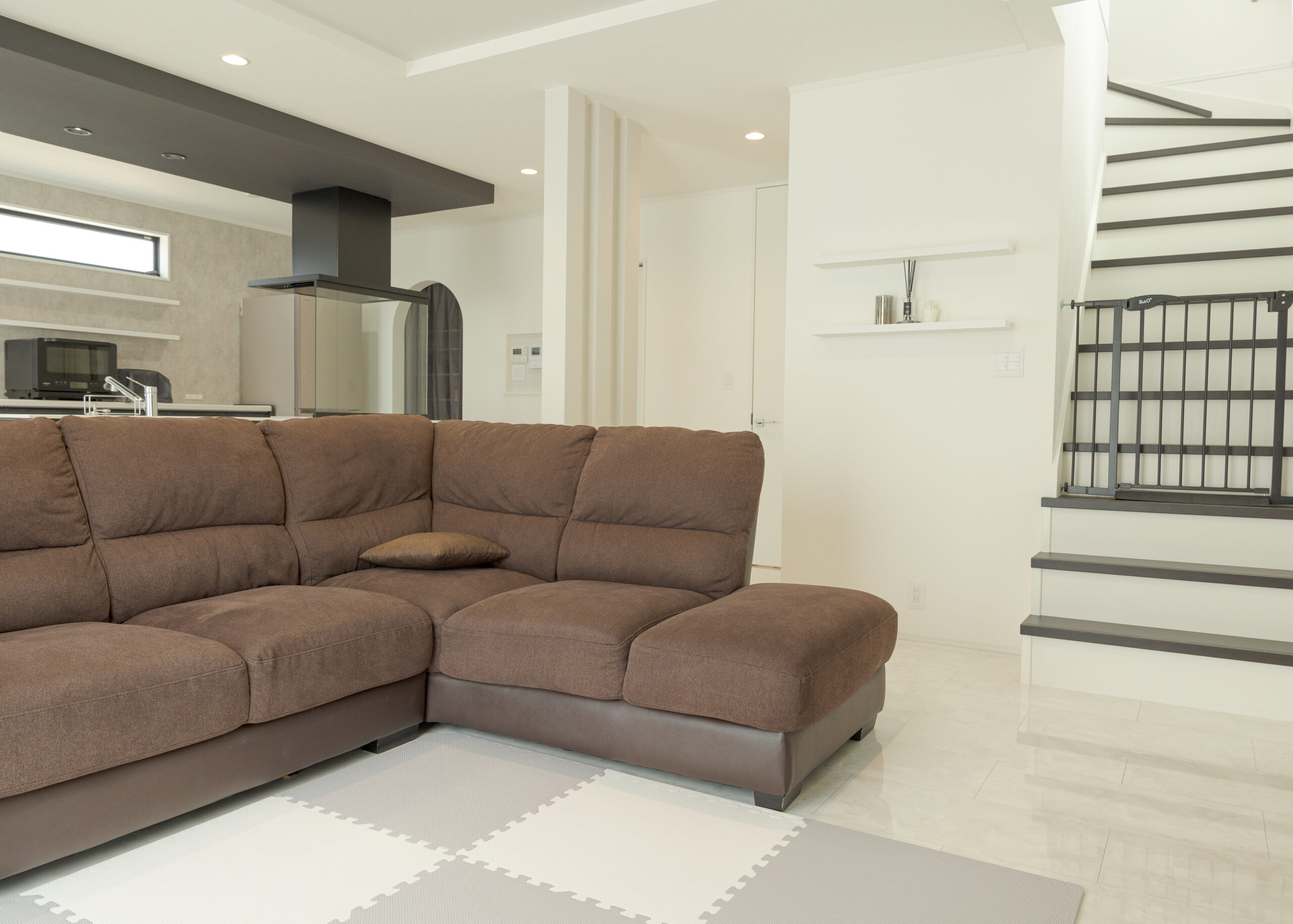 グレートーンでまとめた、洗練のホテルライク空間