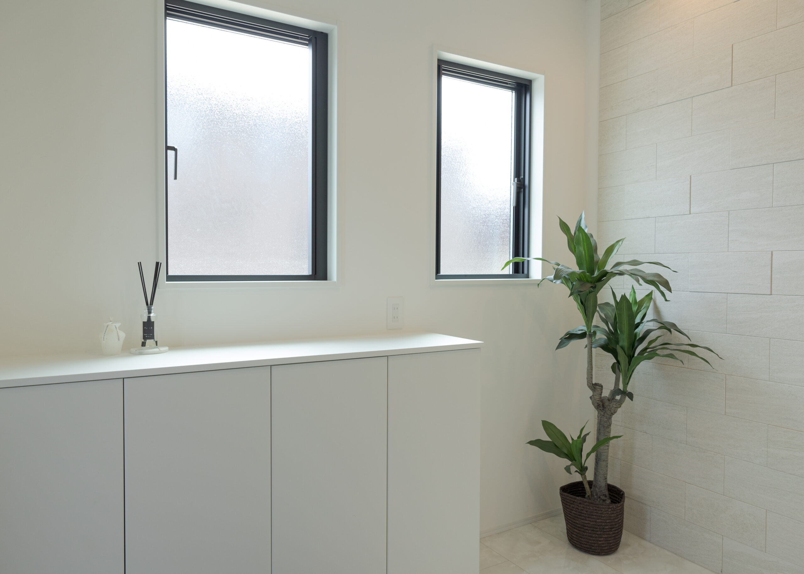 グレートーンでまとめた、洗練のホテルライク空間