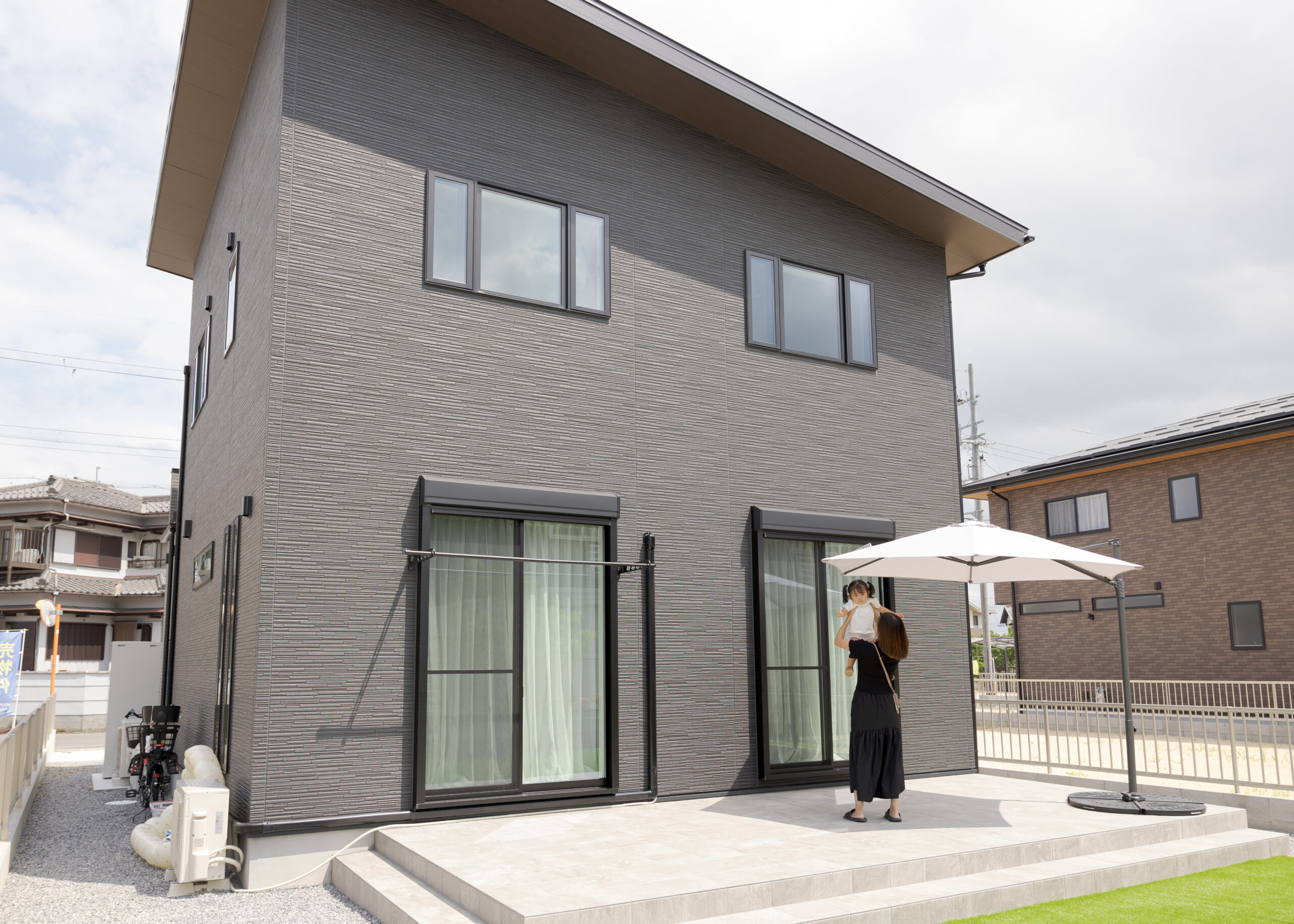 グレートーンでまとめた、洗練のホテルライク空間