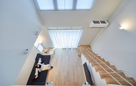 断熱性能と太陽光発電システムで<br />
快適さと省エネの両立