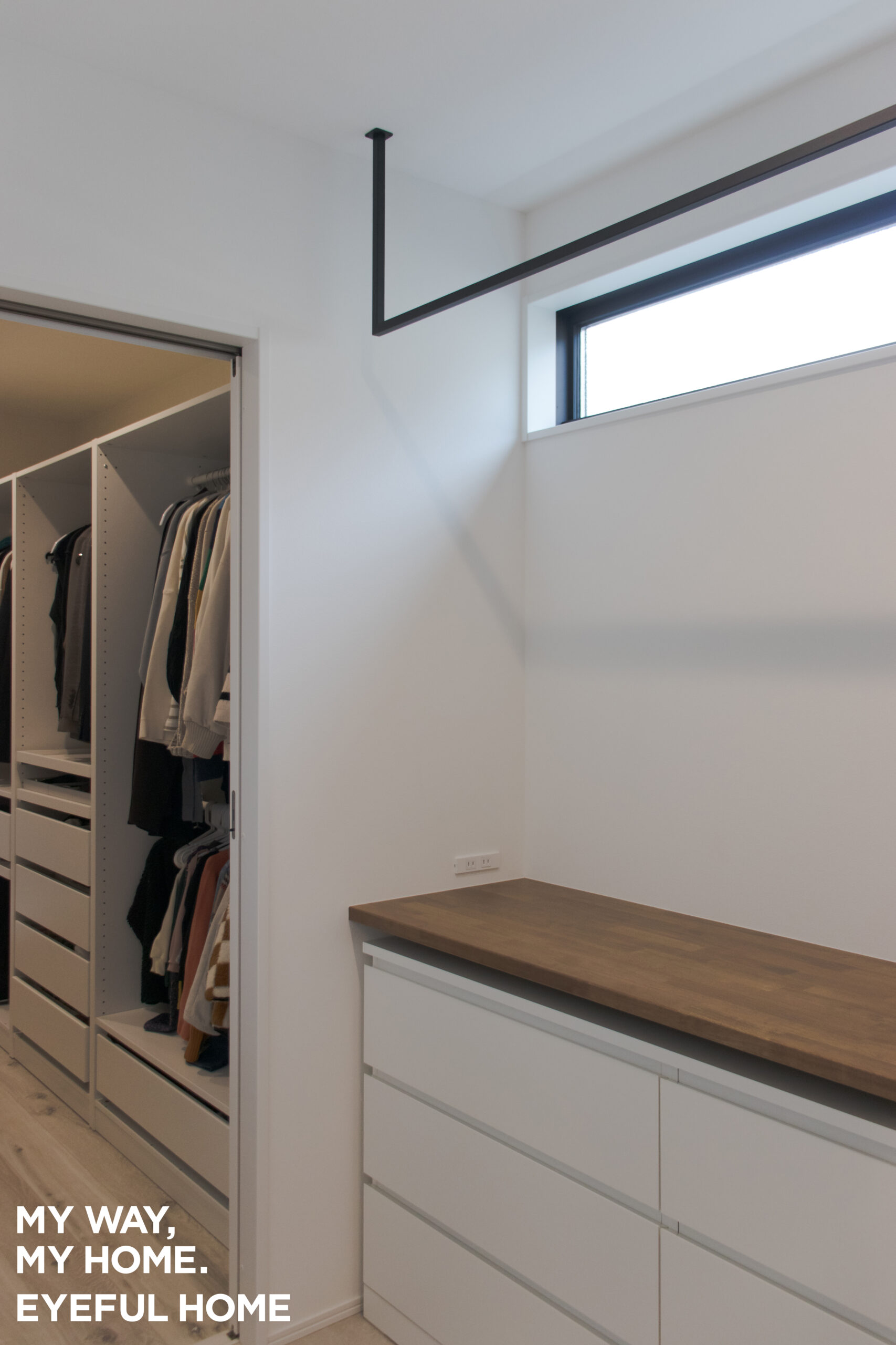 白×グレー×黒で魅せる、こだわりのモダンデザイン