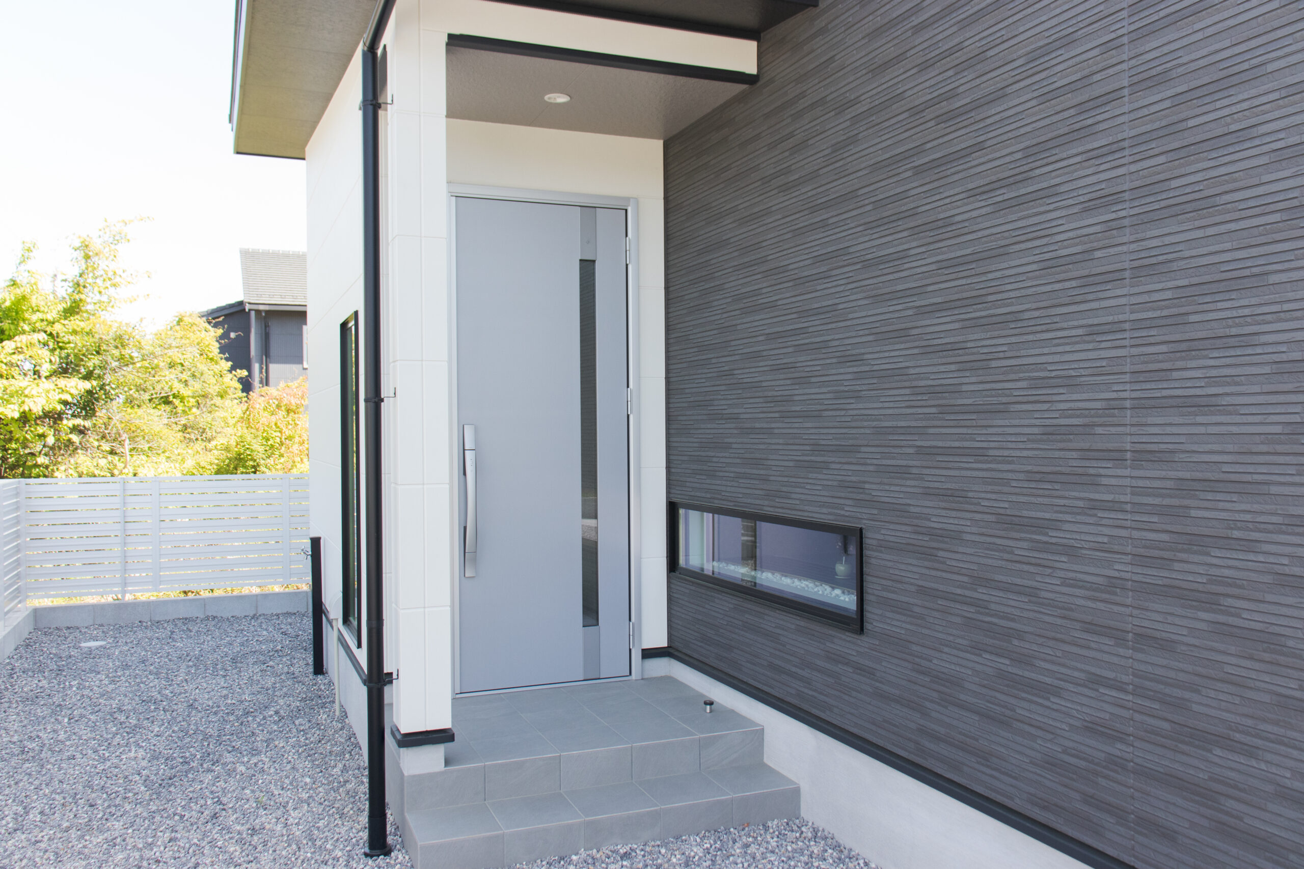 グレージュがやさしく包む、モノトーンの上品な住まい