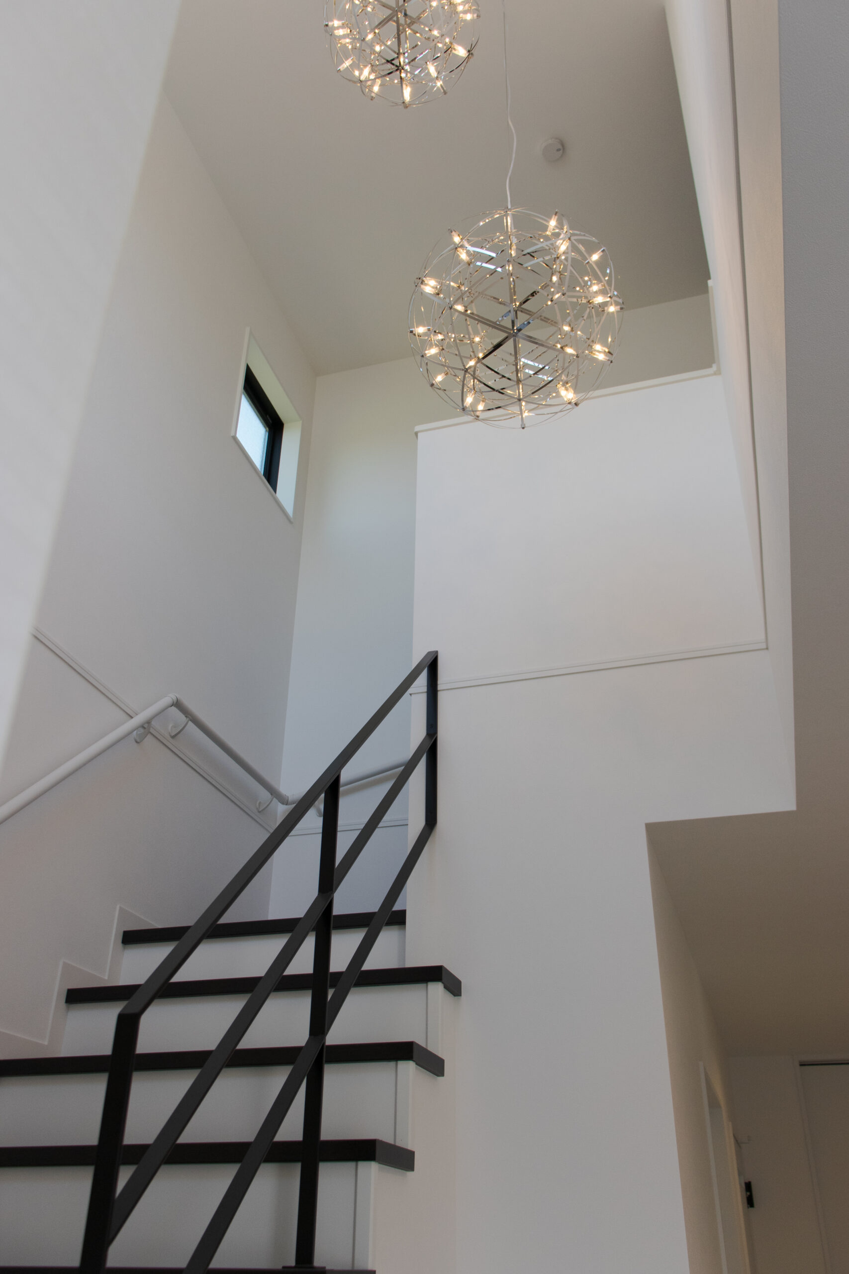 グレージュがやさしく包む、モノトーンの上品な住まい