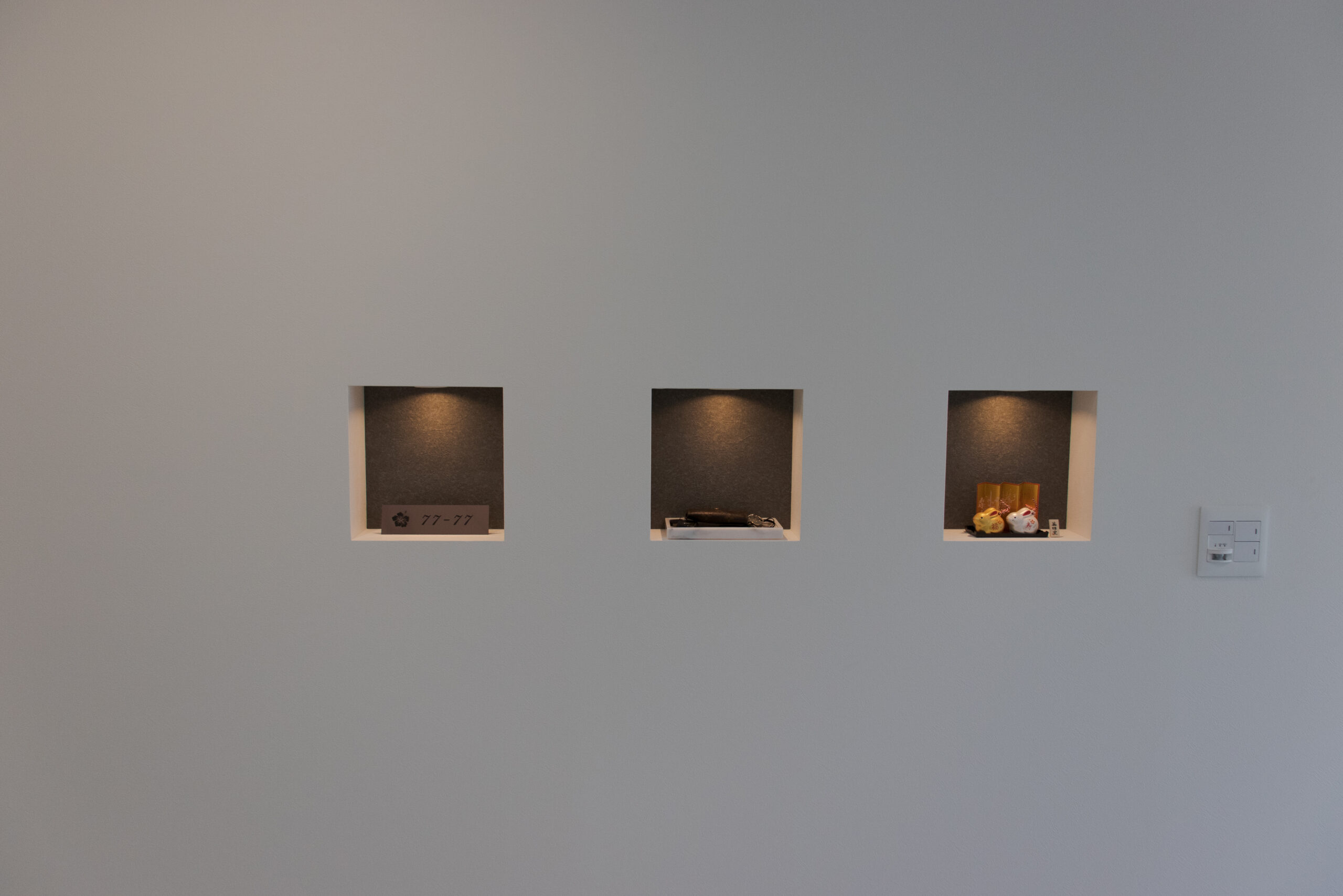 グレージュがやさしく包む、モノトーンの上品な住まい