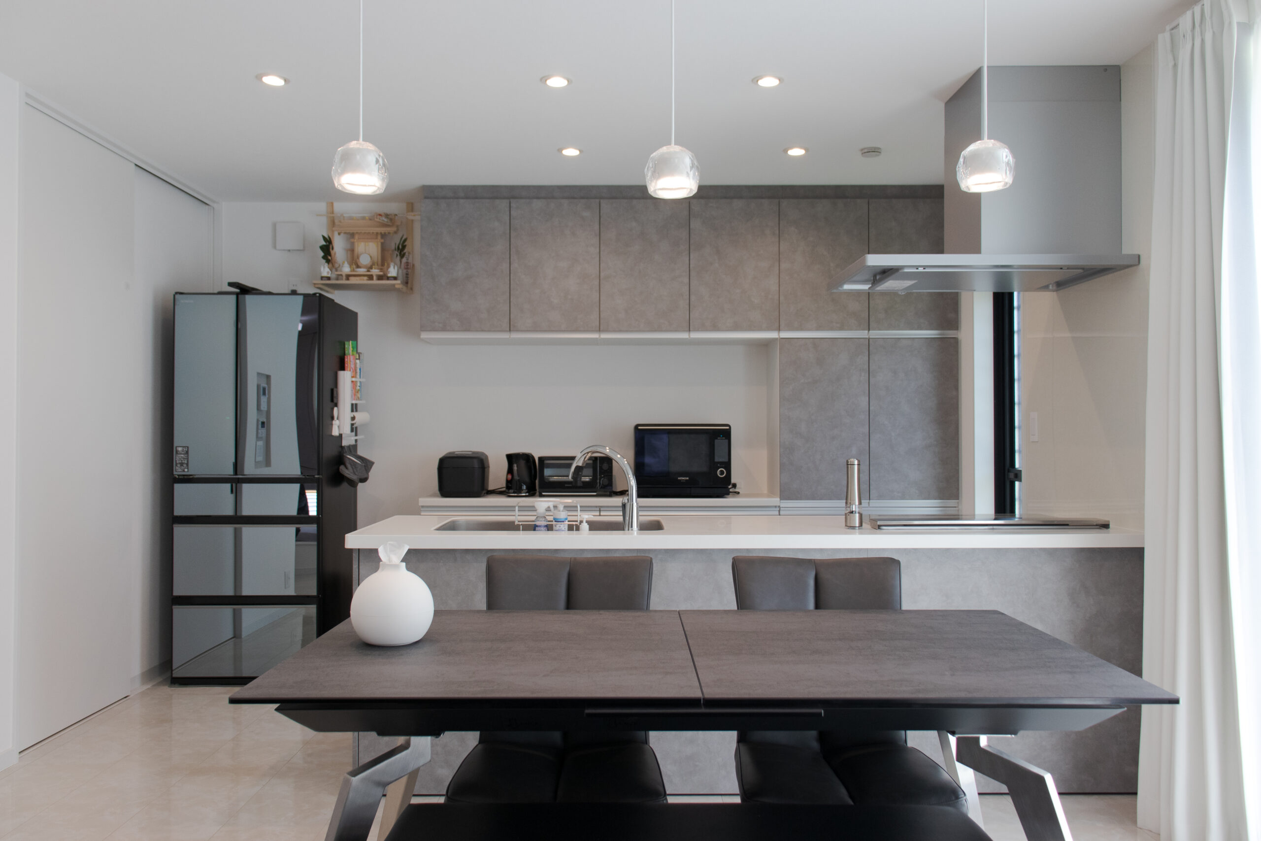 グレージュがやさしく包む、モノトーンの上品な住まい