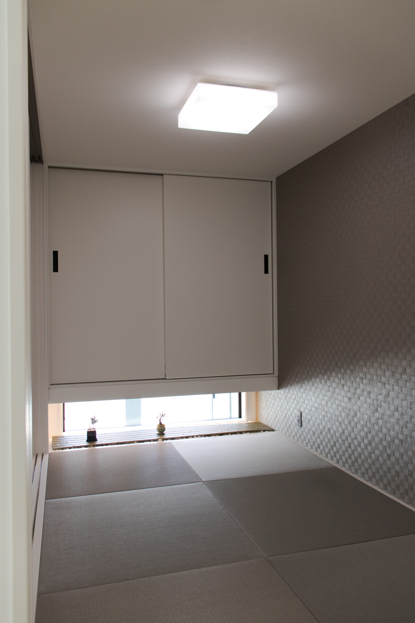 グレージュがやさしく包む、モノトーンの上品な住まい