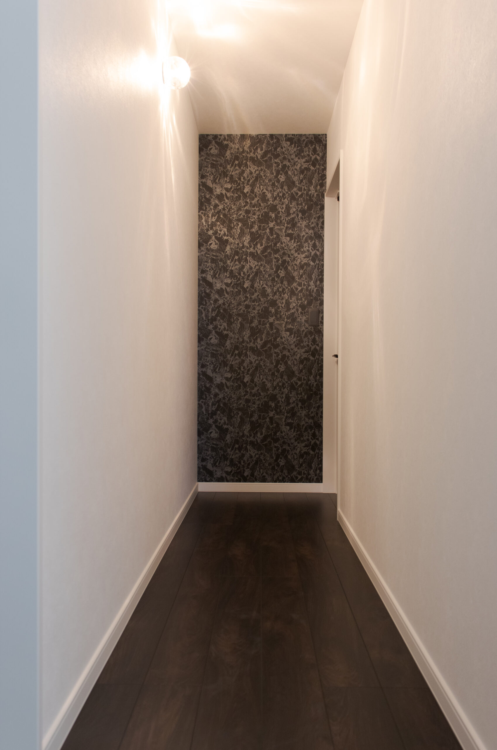 グレージュがやさしく包む、モノトーンの上品な住まい