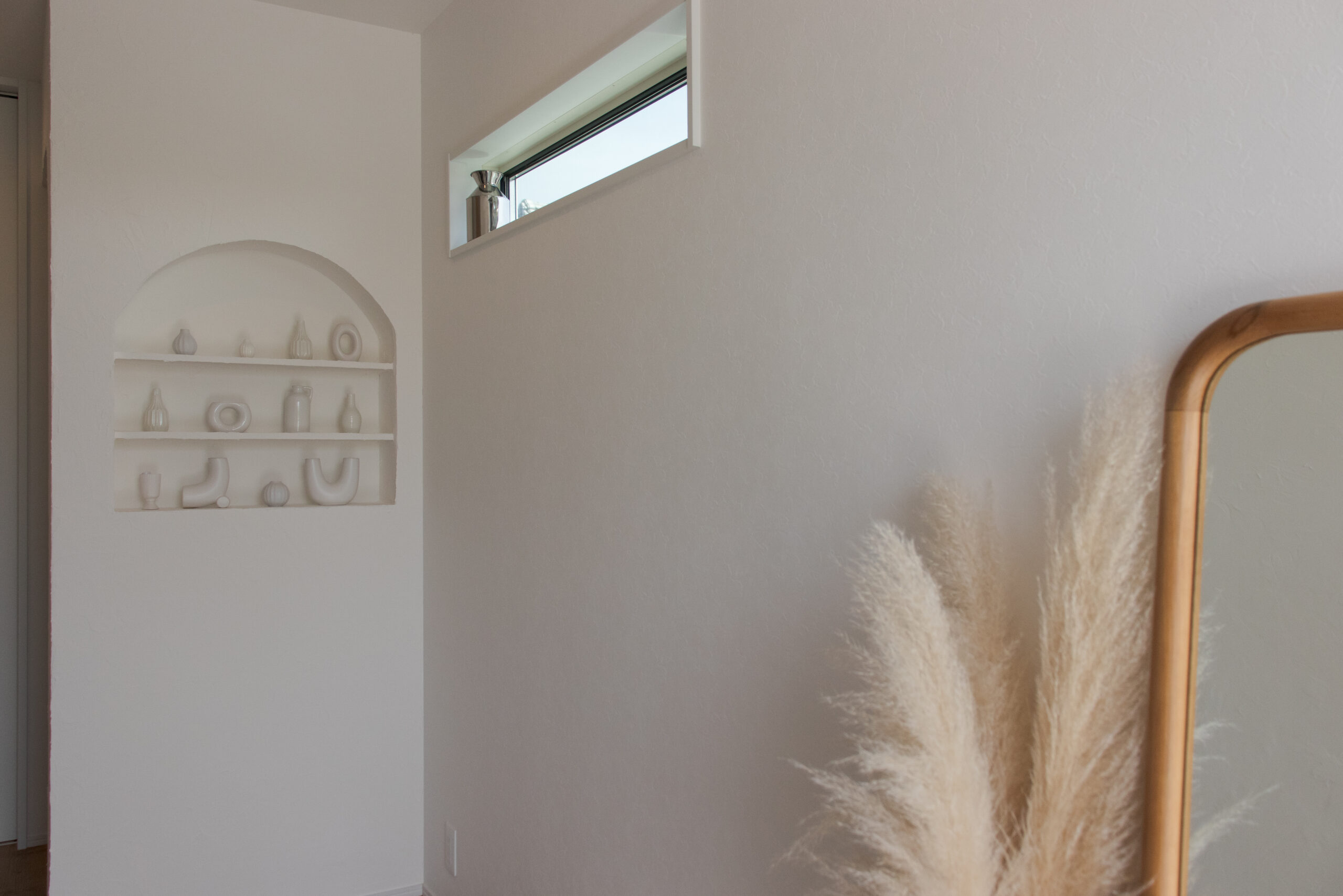 白×木目が織りなす、やさしく洗練されたデザイン住宅