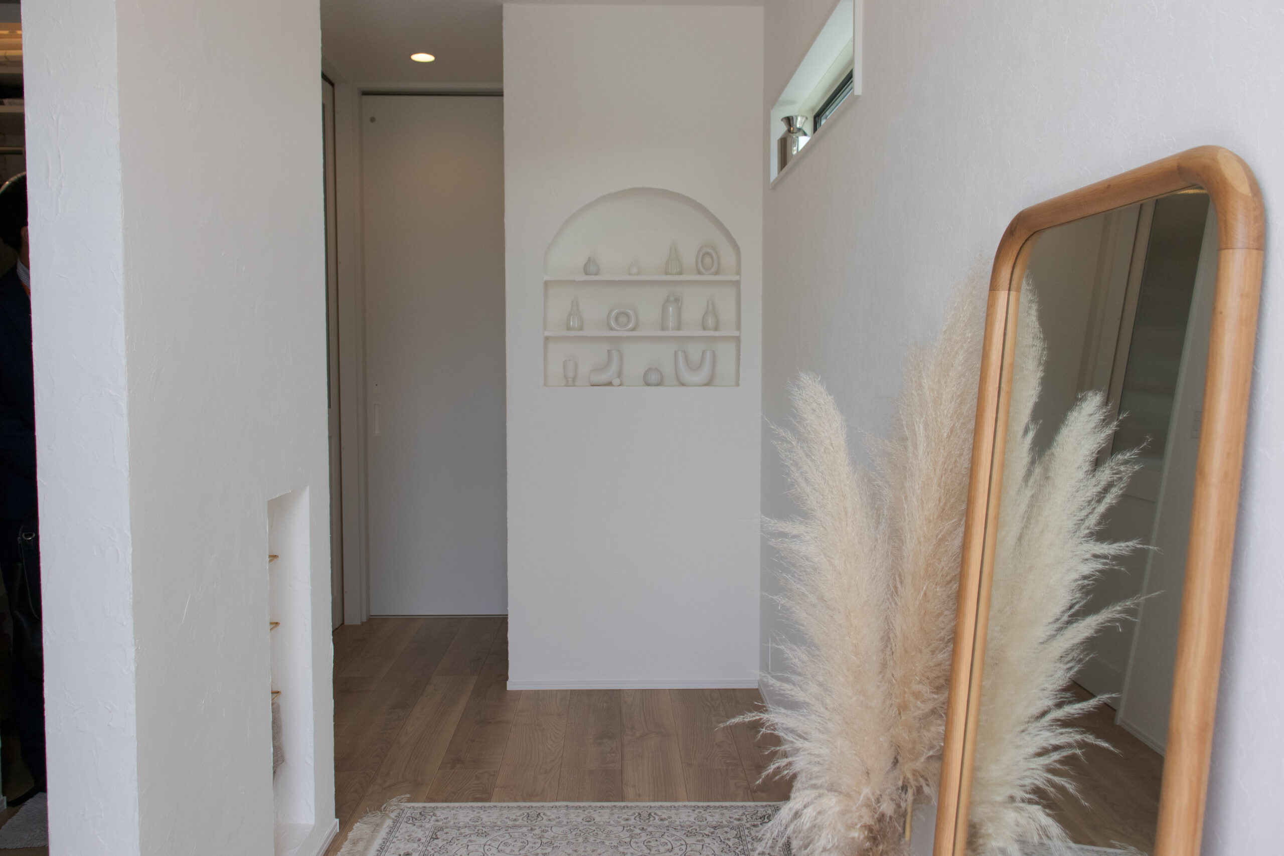 白×木目が織りなす、やさしく洗練されたデザイン住宅