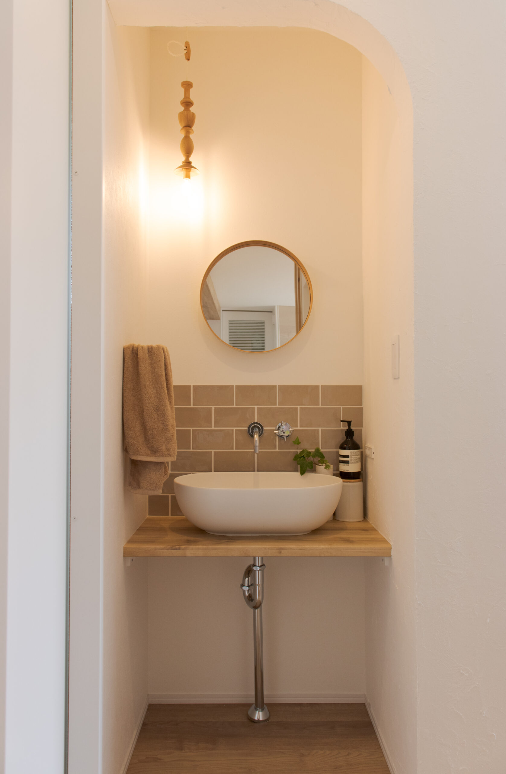 白×木目が織りなす、やさしく洗練されたデザイン住宅