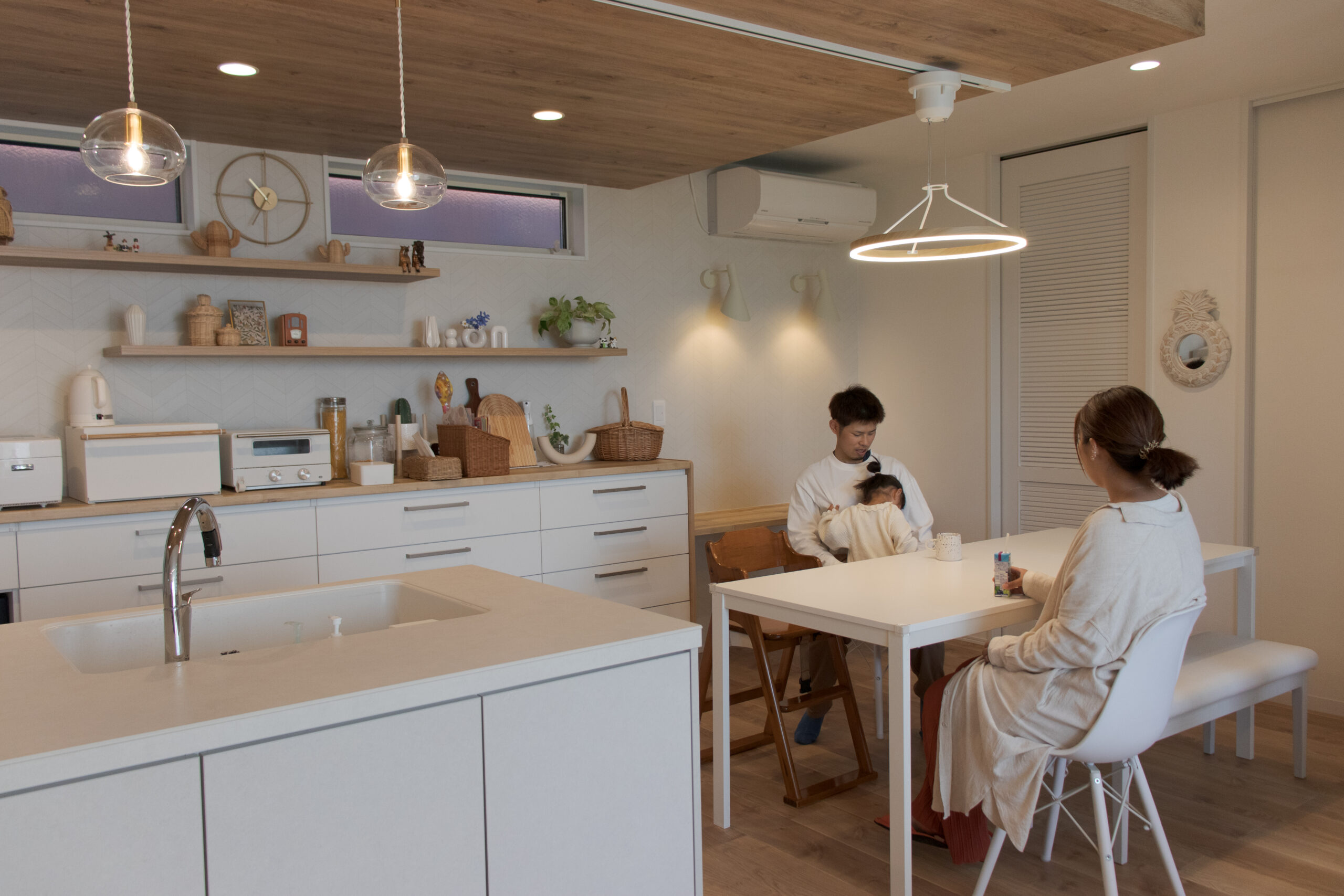 白×木目が織りなす、やさしく洗練されたデザイン住宅