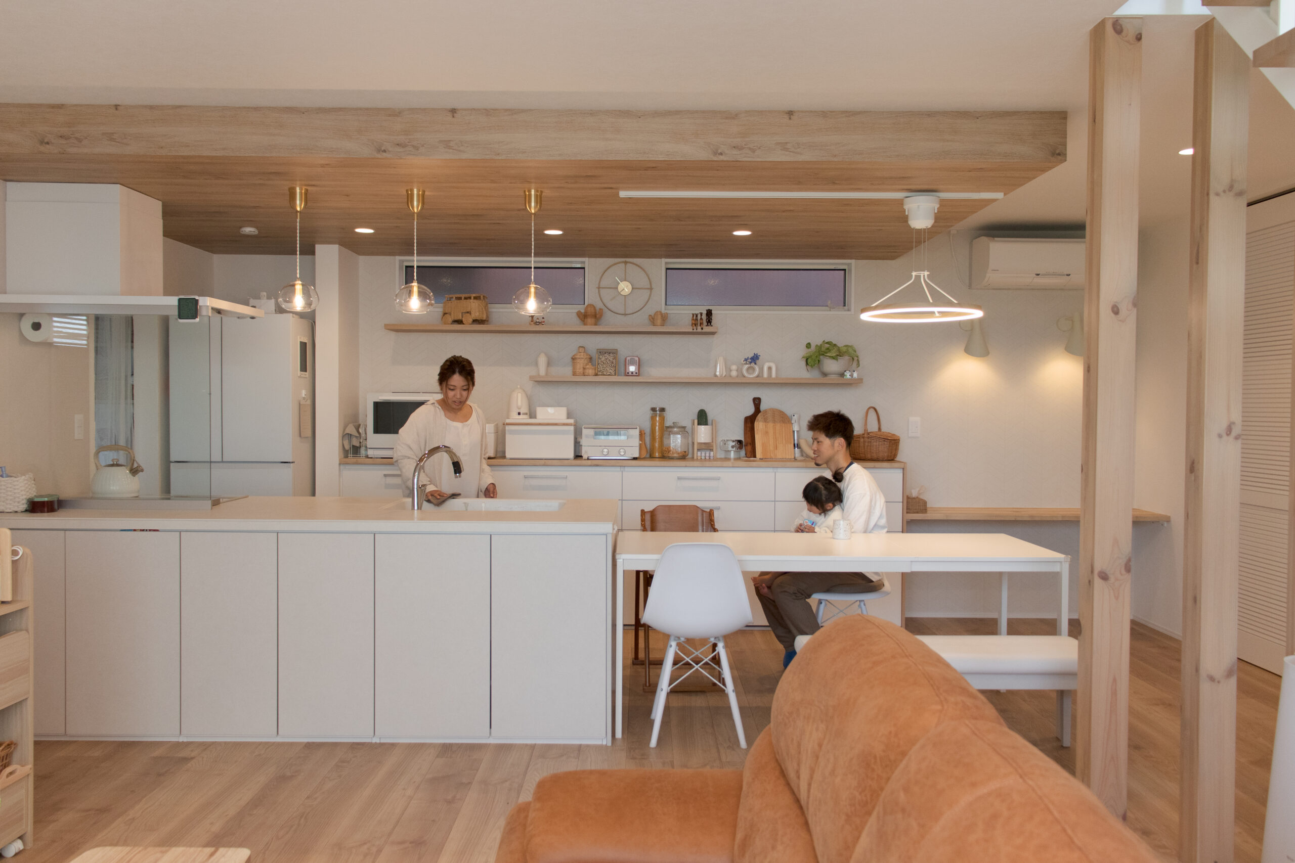 白×木目が織りなす、やさしく洗練されたデザイン住宅