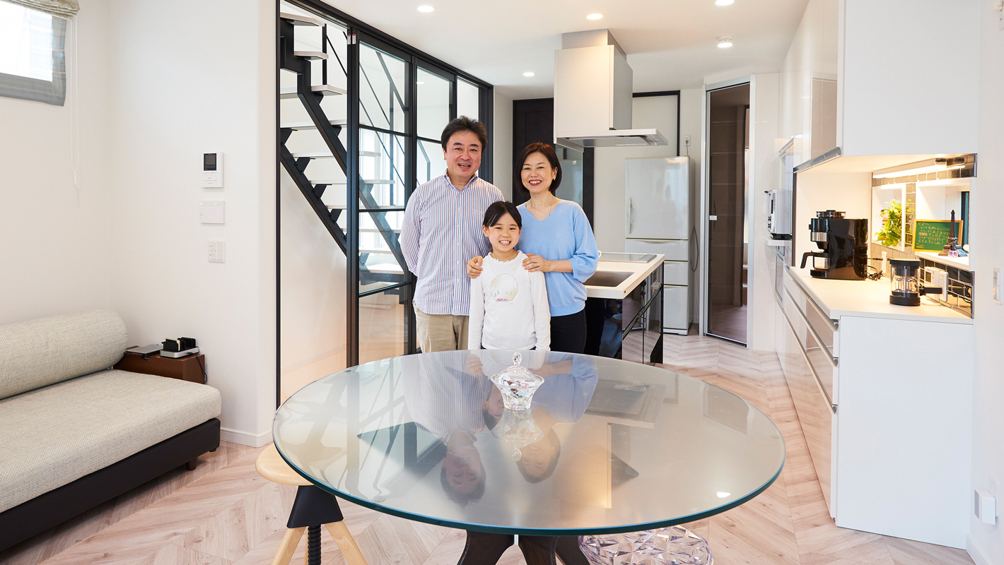 狭小地を広々空間に 家族の希望を叶えたパリのメゾンのような家