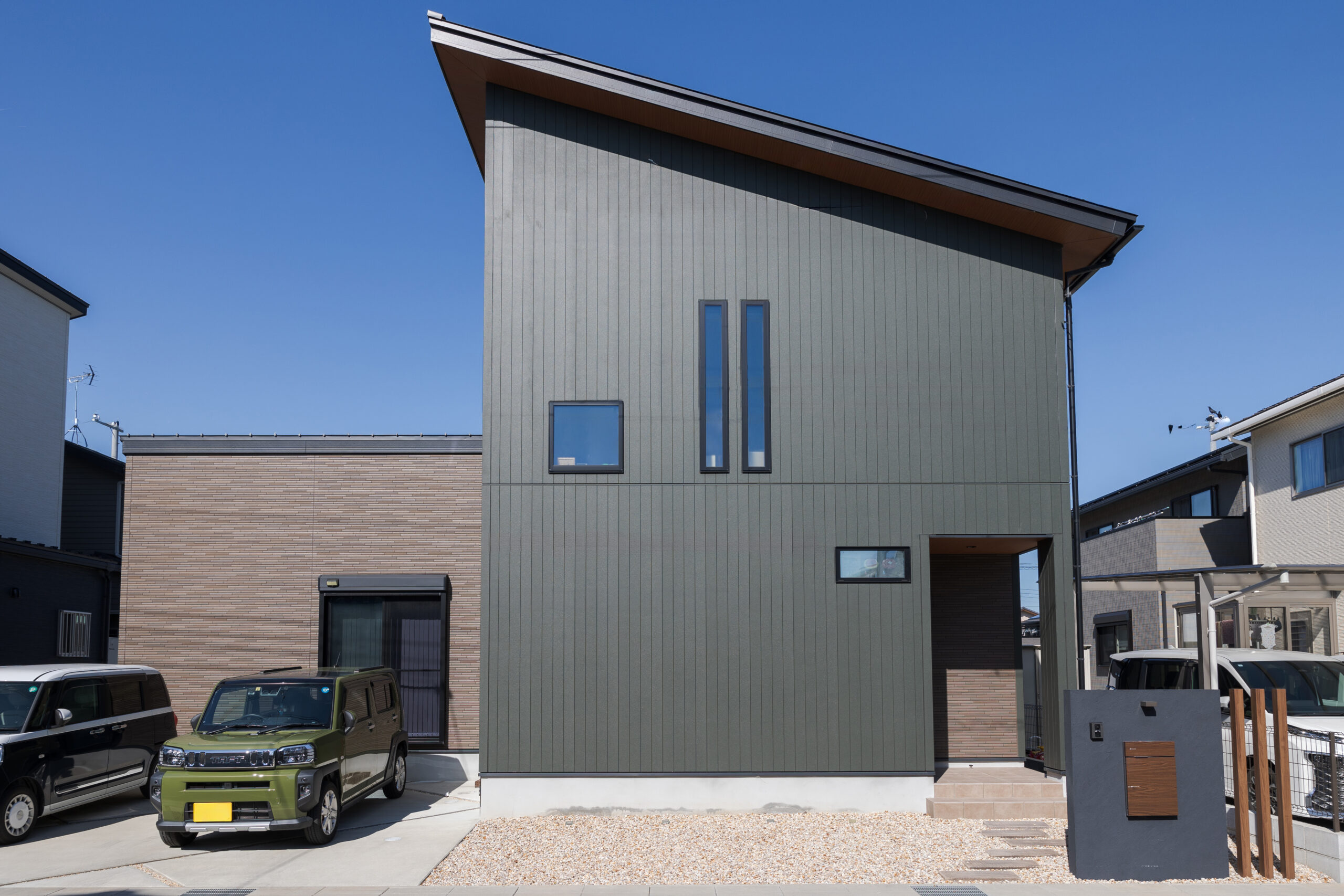 グリーン×ベージュのツートンが映える、心地よいおうち