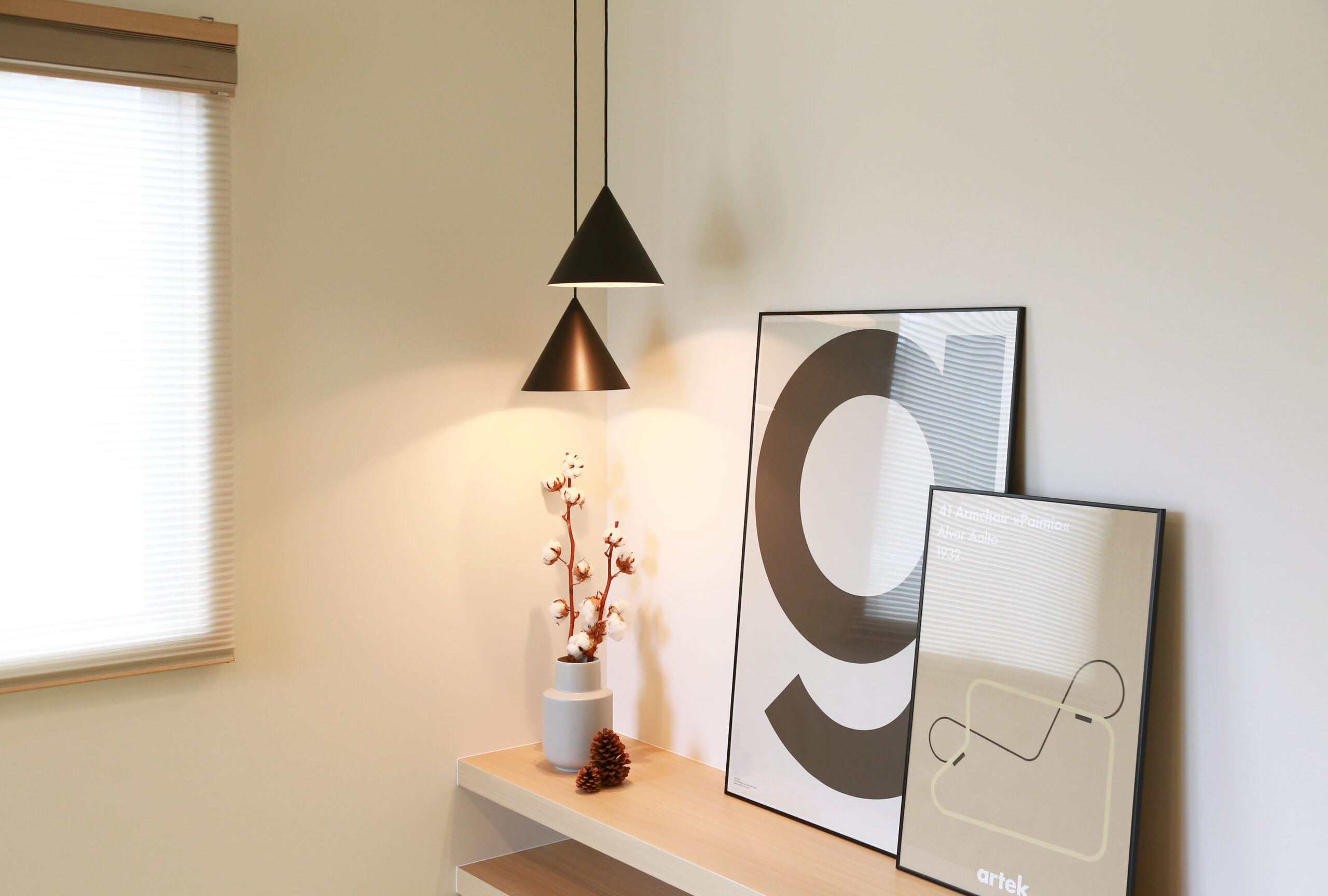 四角い箱に包まれた、ベージュのやさしい住まい