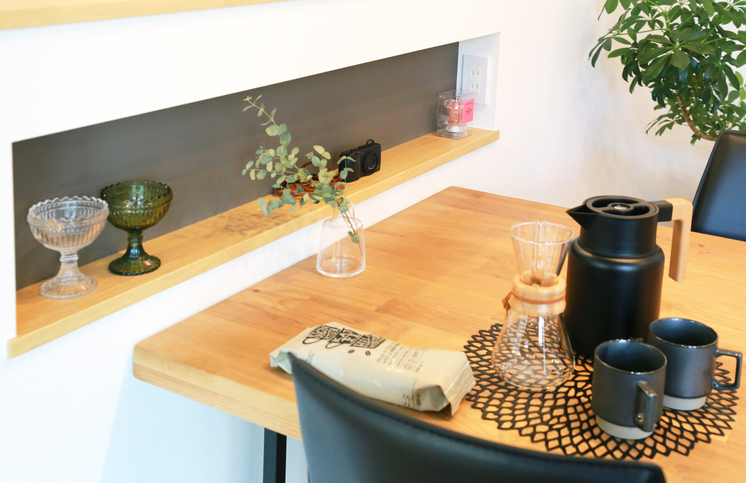 四角い箱に包まれた、ベージュのやさしい住まい