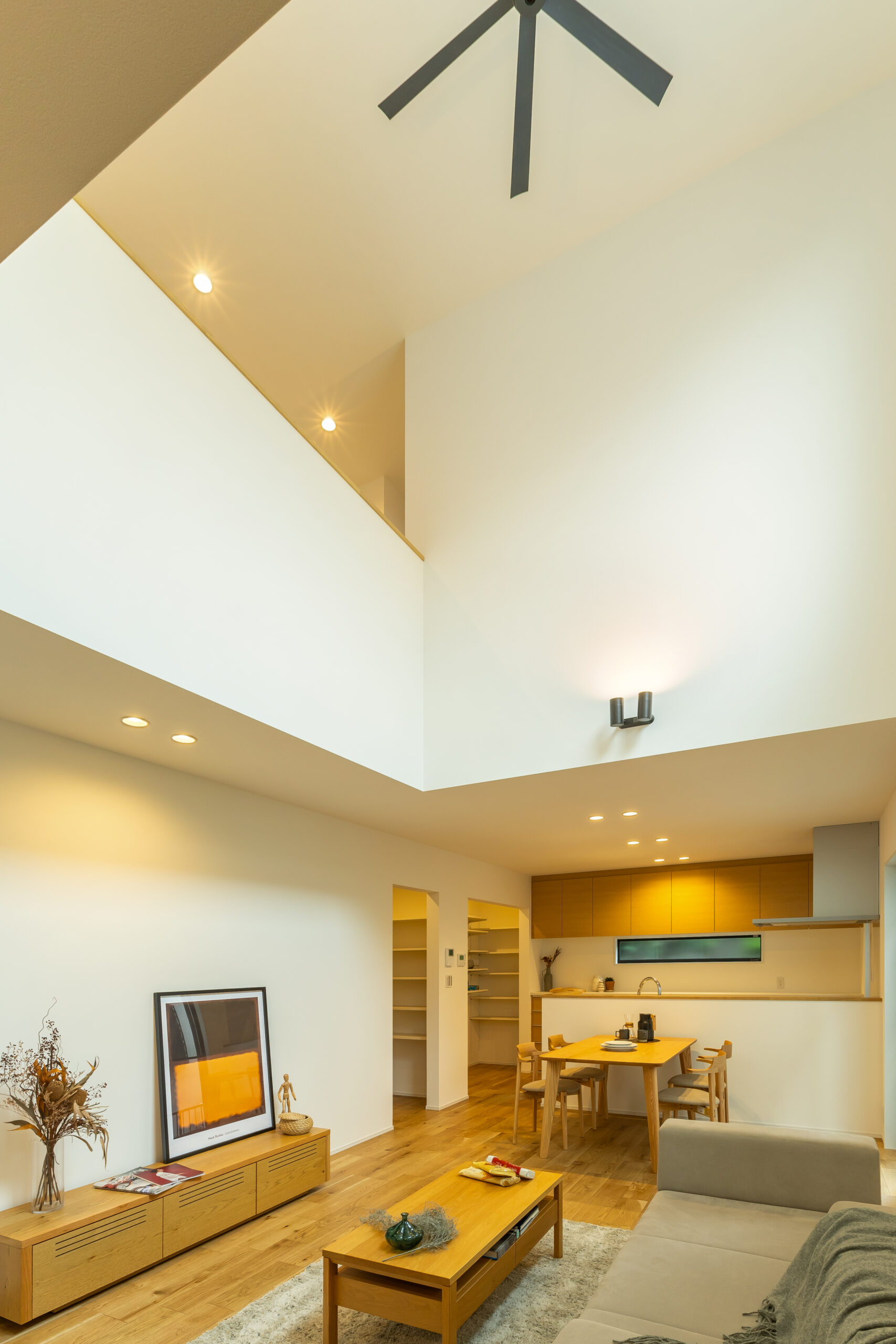 青と白が映える、ナチュラルモダンな家。