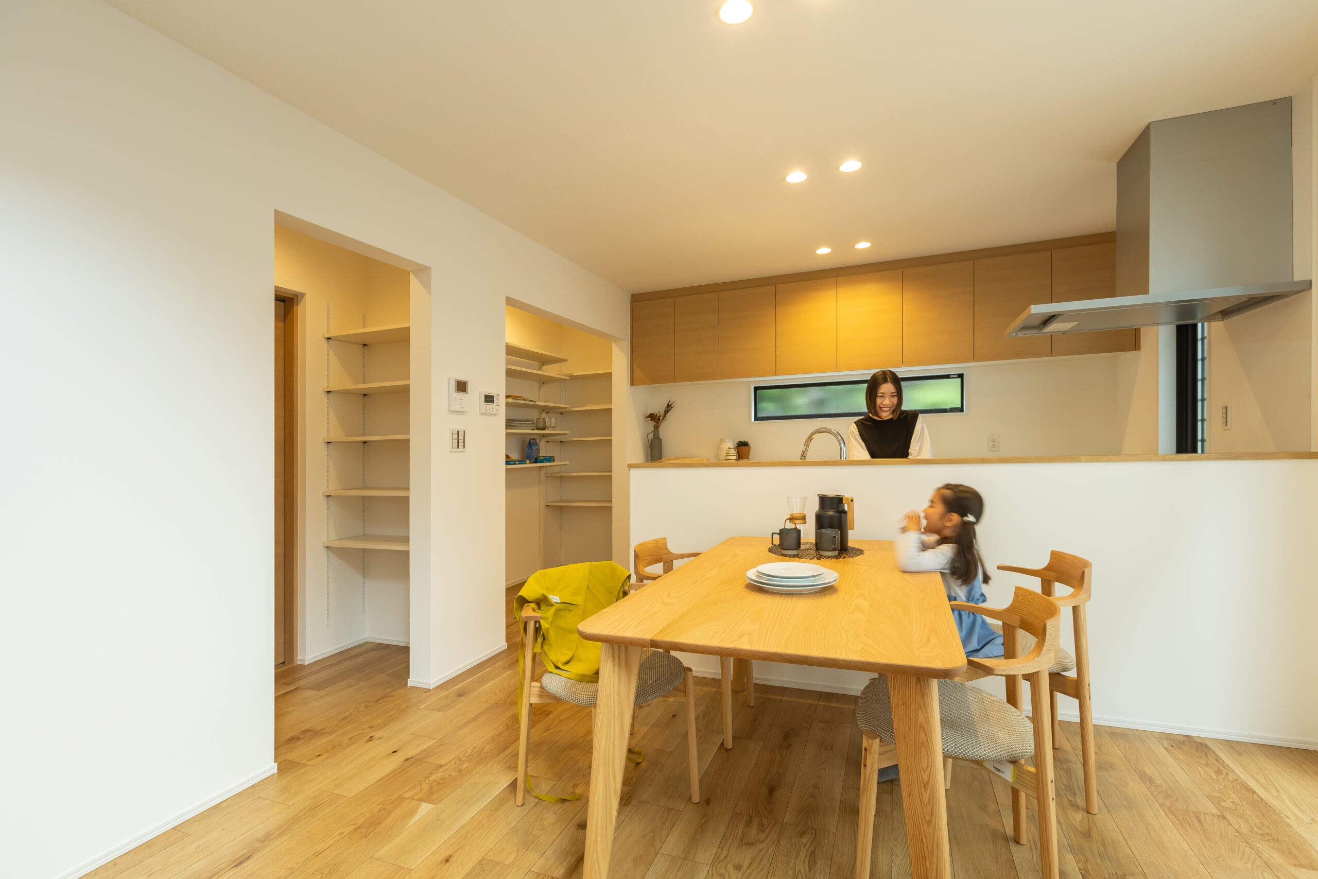 青と白が映える、ナチュラルモダンな家。