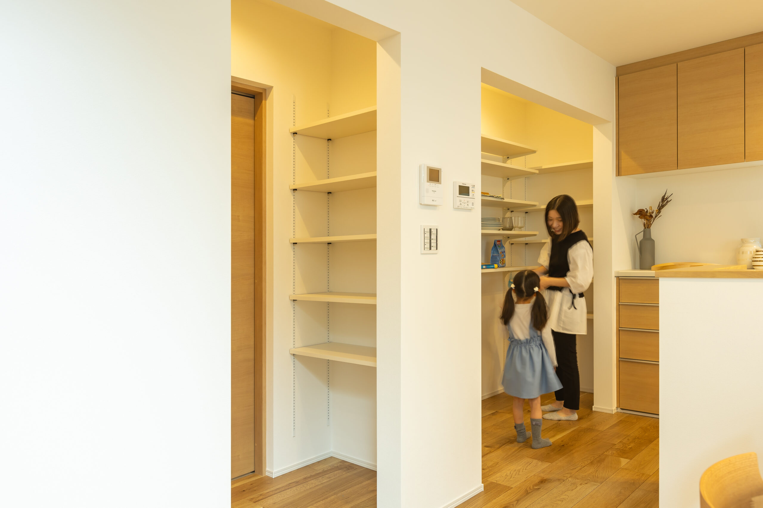 青と白が映える、ナチュラルモダンな家。