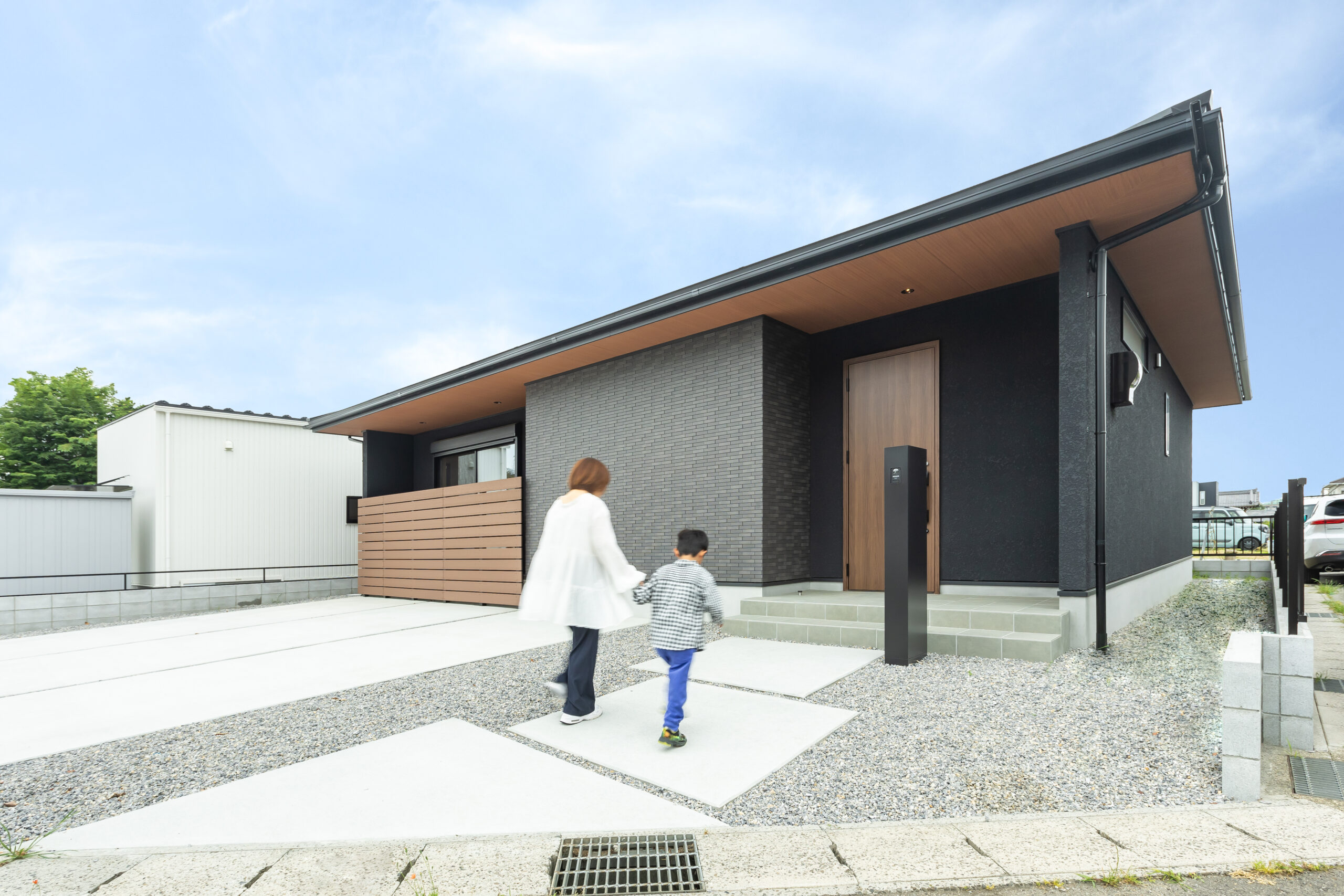 シックな和モダン平屋で叶える、上質な日常。