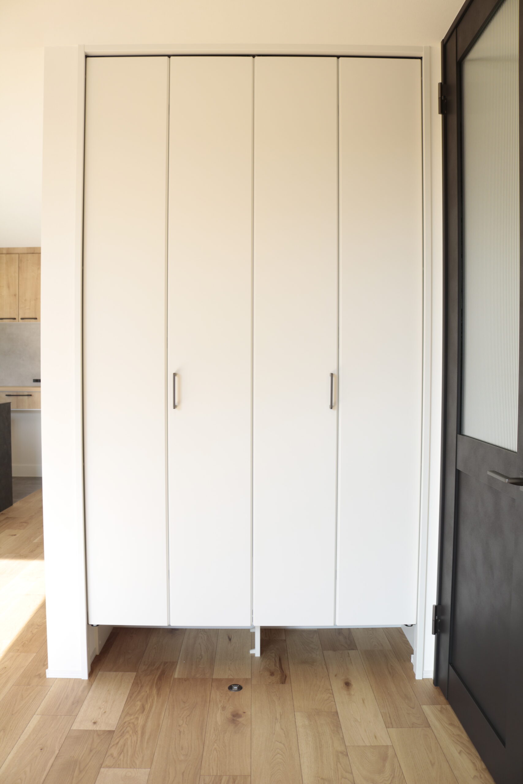 グレーの統一感が美しく、“プライバシーと心地よさ”を両立した住まい